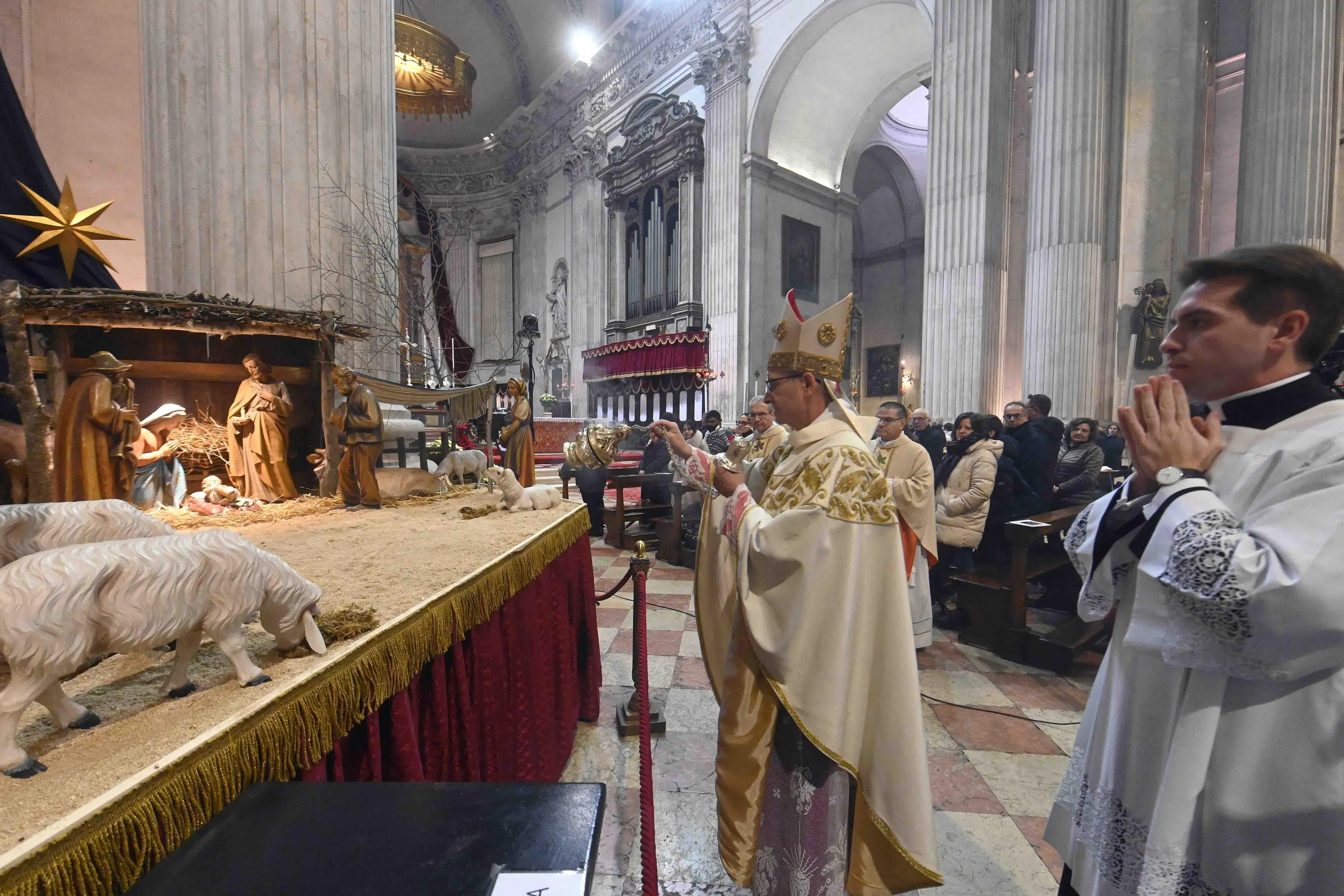 CRONACA BRESCIA DUOMO SANTA MESSA NELLA NOTTE PRESIEDE IL VESCOVO TREMOLADA PER REDAZIONE CRONACA WEB 24-12-2025 MARCO ORTOGNI NEW EDEN GROUP