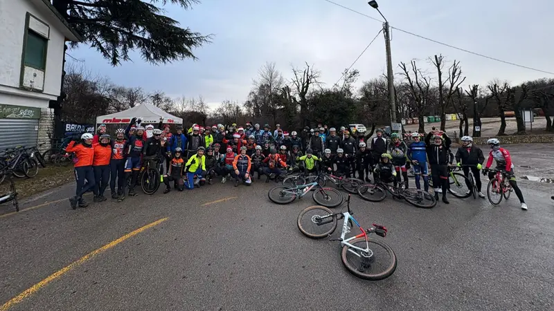 I ciclisti in Maddalena - © www.giornaledibrescia.it