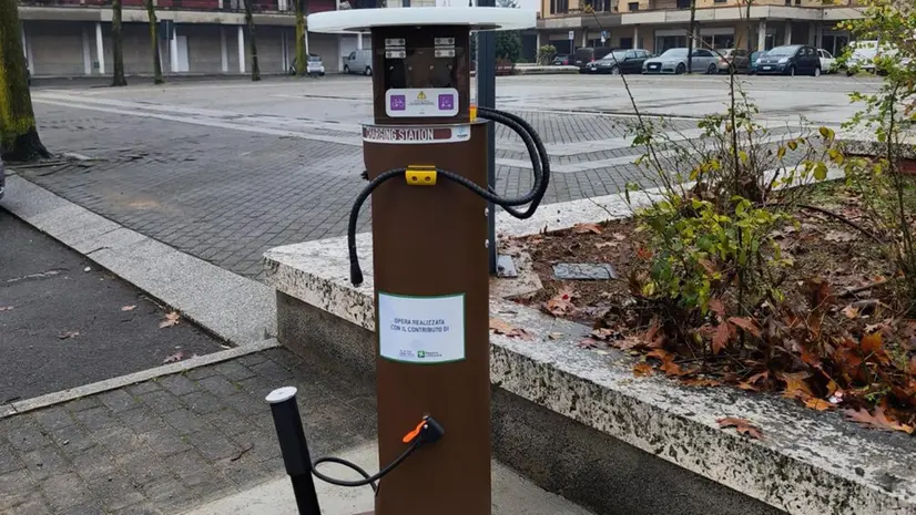 Una delle trenta colonnine - © www.giornaledibrescia.it