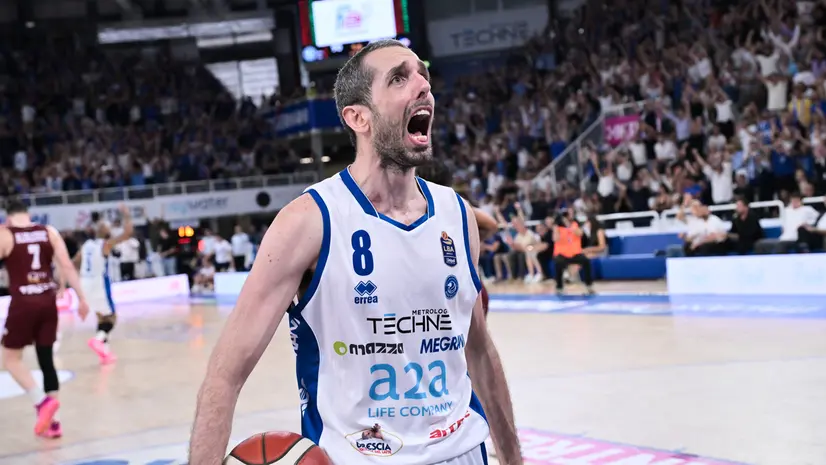 Il capitano Amedeo Della Valle a finale conquistata