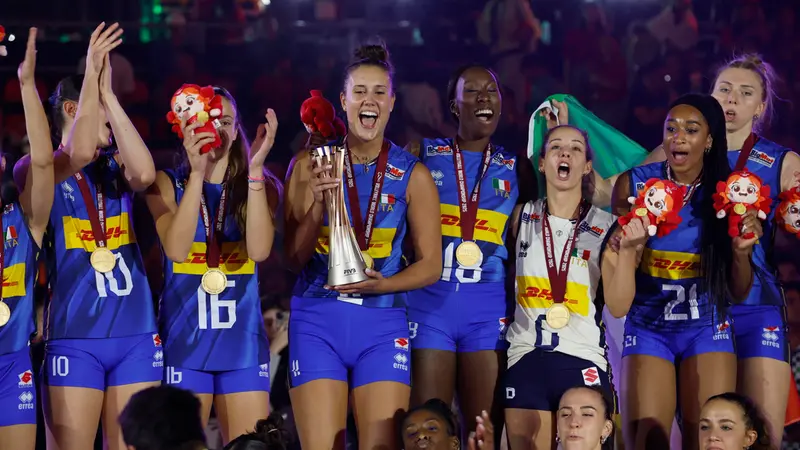 Anna Danesi festeggia il Mondiale con le compagne