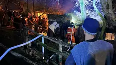 L'intervento dei Vigili del fuoco al presepe di Nuvolera - Foto Pluda