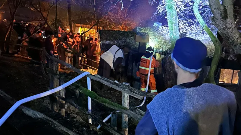 L'intervento dei Vigili del fuoco al presepe di Nuvolera - Foto Pluda