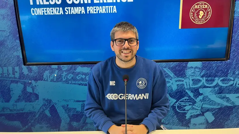 Coach Matteo Cotelli in conferenza stampa - © www.giornaledibrescia.it