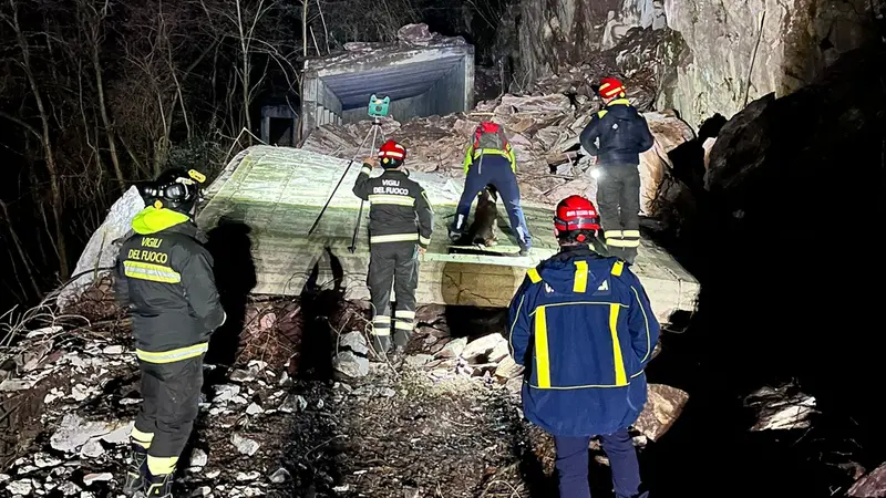 Tecnici al lavoro sulla strada - © www.giornaledibrescia.it