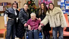 Le cinque generazioni insieme - © www.giornaledibrescia.it