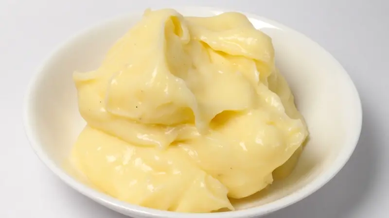 La crema diplomatica unisce crema inglese e panna montata