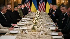 Zelenky e Trump a tavola insieme a Mar-a-Lago in Florida - © www.giornaledibrescia.it