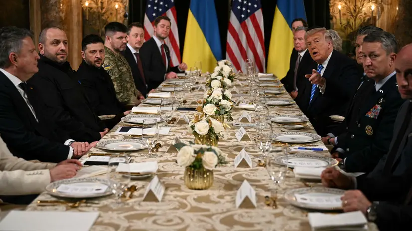 Zelenky e Trump a tavola insieme a Mar-a-Lago in Florida - © www.giornaledibrescia.it