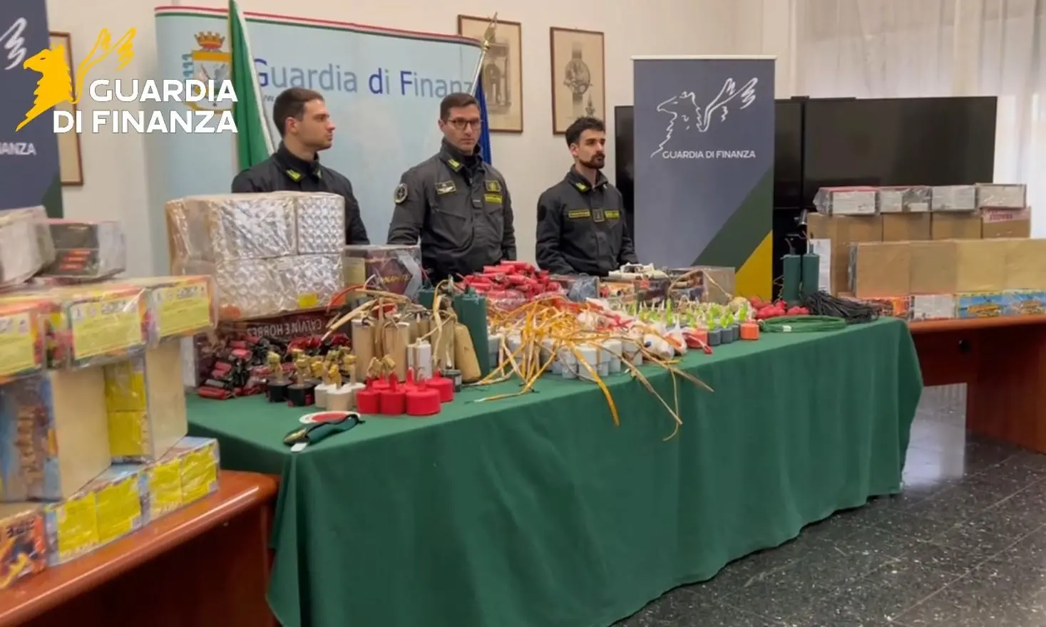 I fuochi d'artificio illegali sequestrati a Brescia