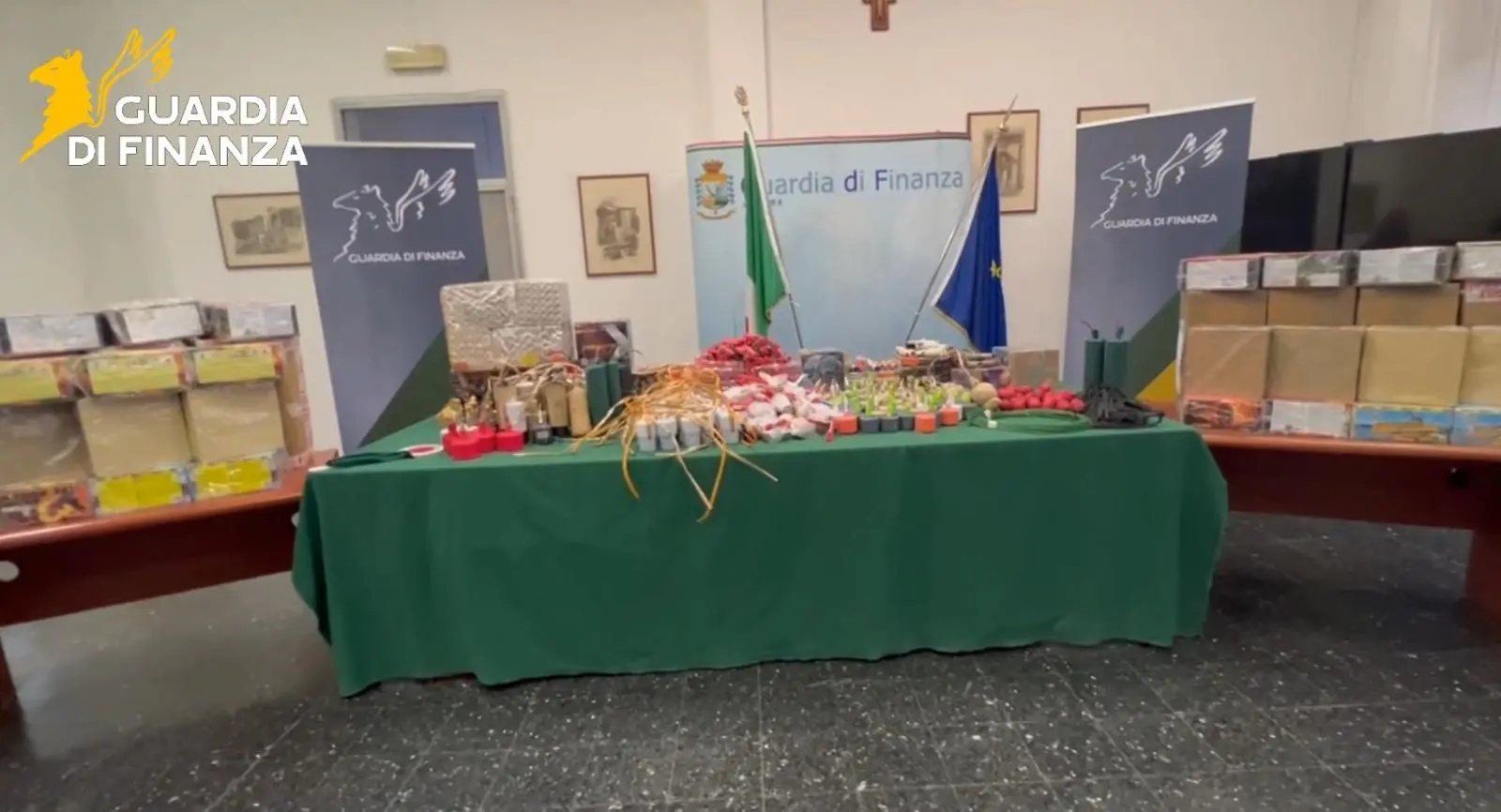 I fuochi d'artificio illegali sequestrati a Brescia