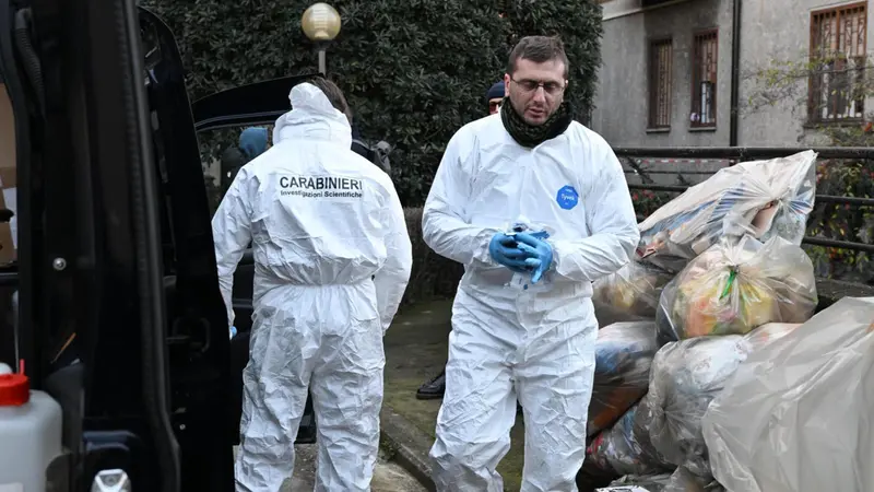La scientifica sul luogo del ritrovamento del cadavere - Ansa © www.giornaledibrescia.it
