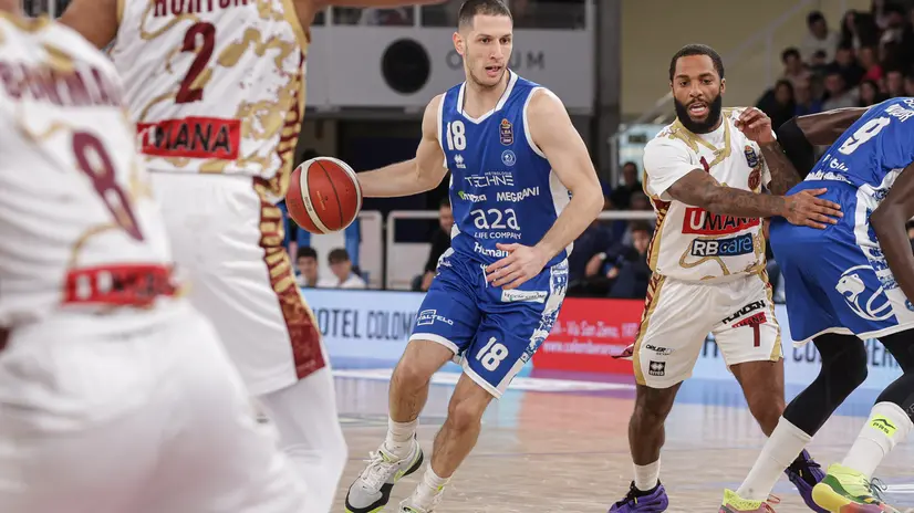 Nikola Ivanovic in azione contro la Reyer Venezia - Foto New Reporter Nicoli © www.giornaledibrescia.it