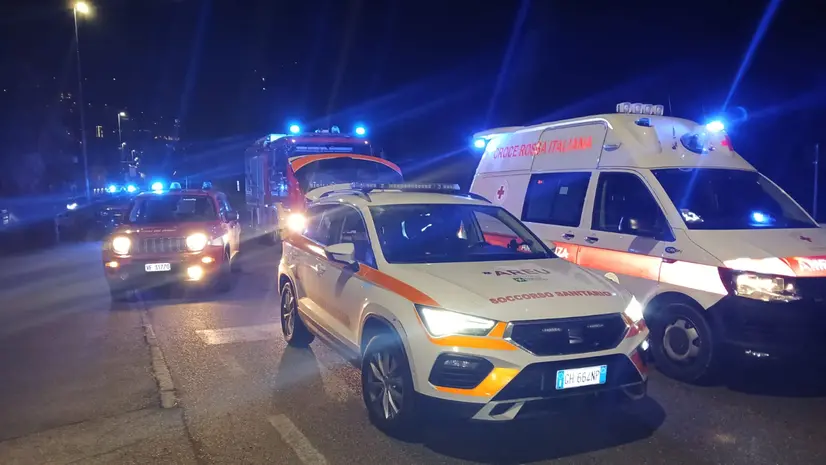 I soccorsi vicino alla stazione di Breno