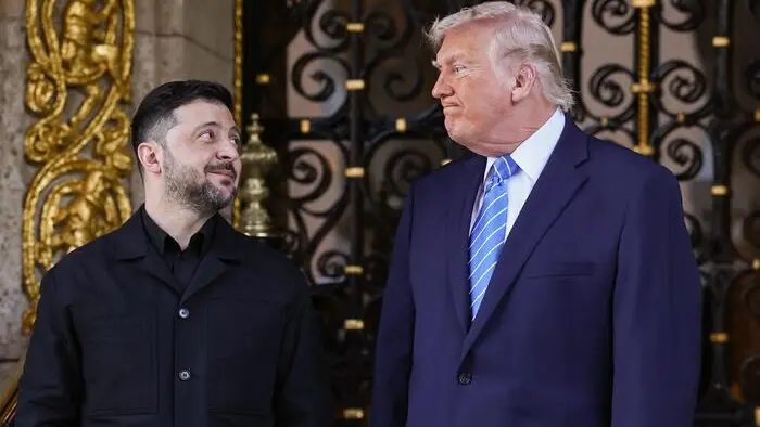 Zelensky e Trump fuori da Mar-a-Lago - Foto Ansa/Getty/Afp © www.giornaledibrescia.it