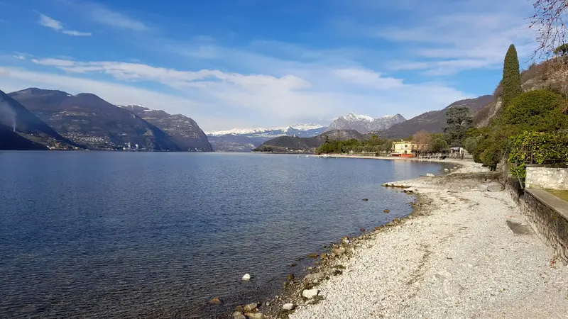 La spiaggia libera di Pilzone - © www.giornaledibrescia.it