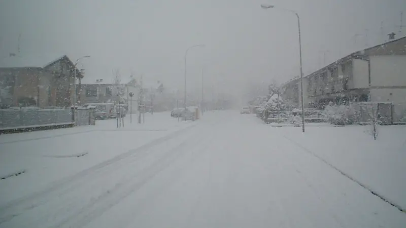 Roncadelle durante l'intensa nevicata del 28 dicembre 2005 - Foto Stefano Masneri