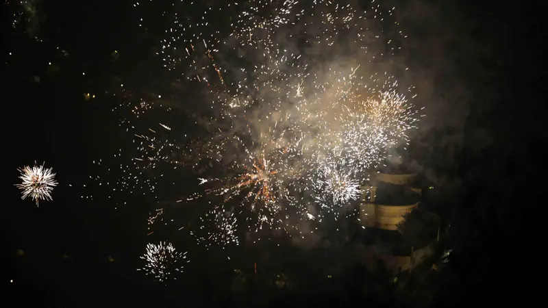 Fuochi d'artificio sopra Brescia - Foto Vigili del Fuoco © www.giornaledibrescia.it