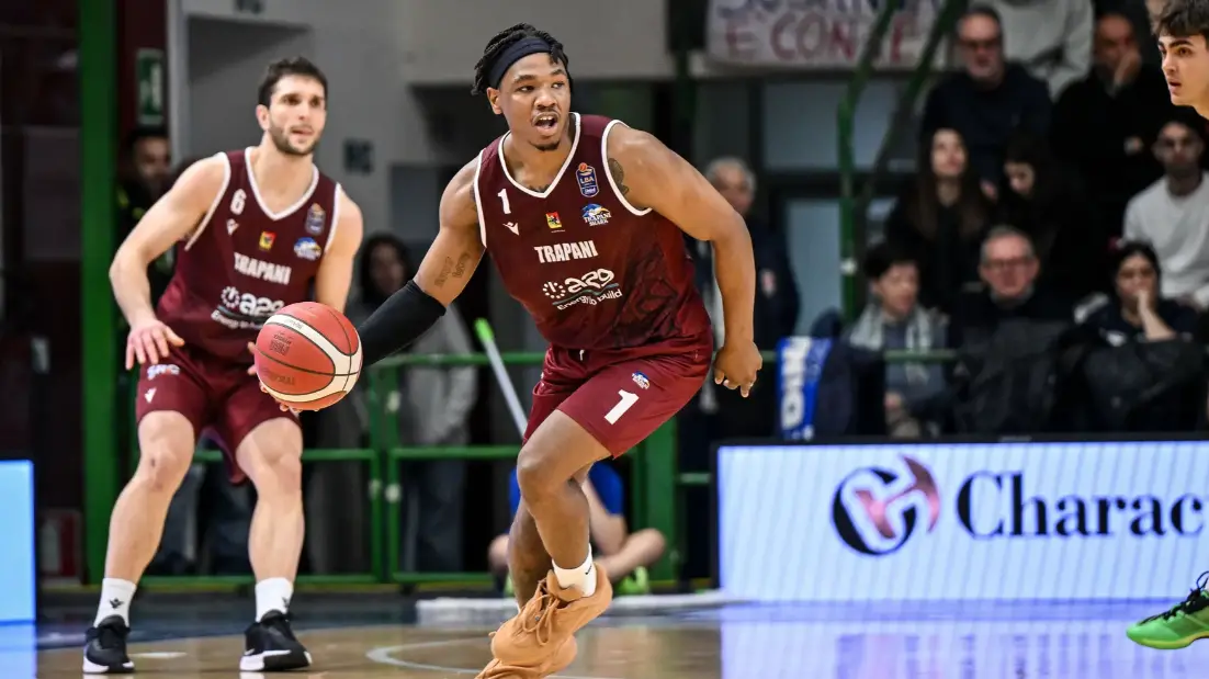 Due giocatori di Trapani - Foto Lega Basket Serie A