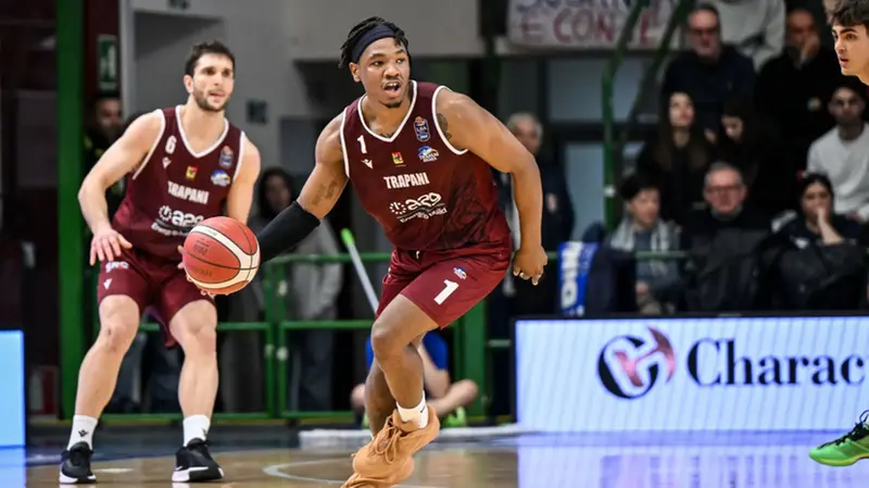 Due giocatori di Trapani - Foto Lega Basket Serie A