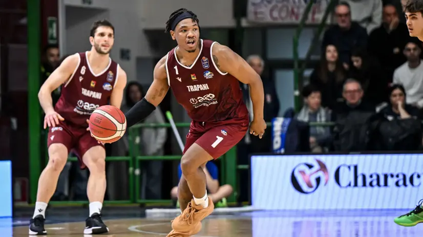 Due giocatori di Trapani - Foto Lega Basket Serie A