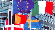 Le bandiere all'esterno del Parlamento europeo di Strasburgo - © www.giornaledibrescia.it