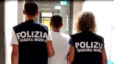 Personale in borghese della Squadra mobile - Foto d'archivio © www.giornaledibrescia.it