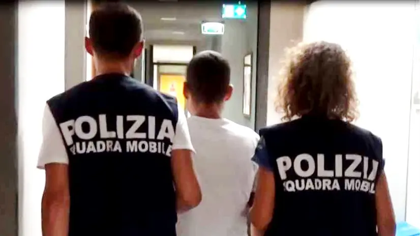 Personale in borghese della Squadra mobile - Foto d'archivio © www.giornaledibrescia.it