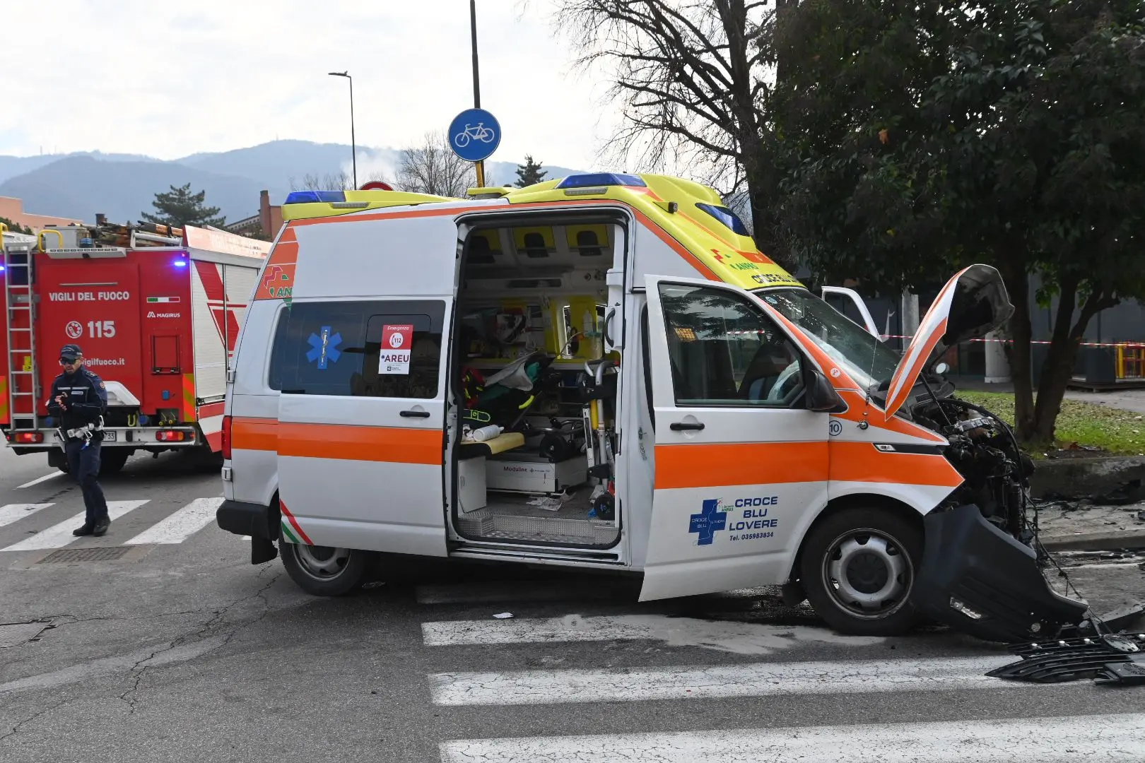 Via Oberdan, incidente tra ambulanza e automobile