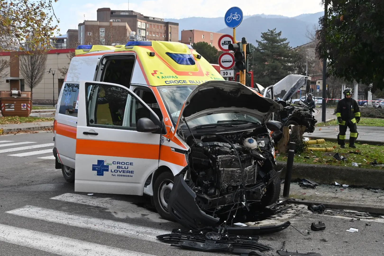 Via Oberdan, incidente tra ambulanza e automobile