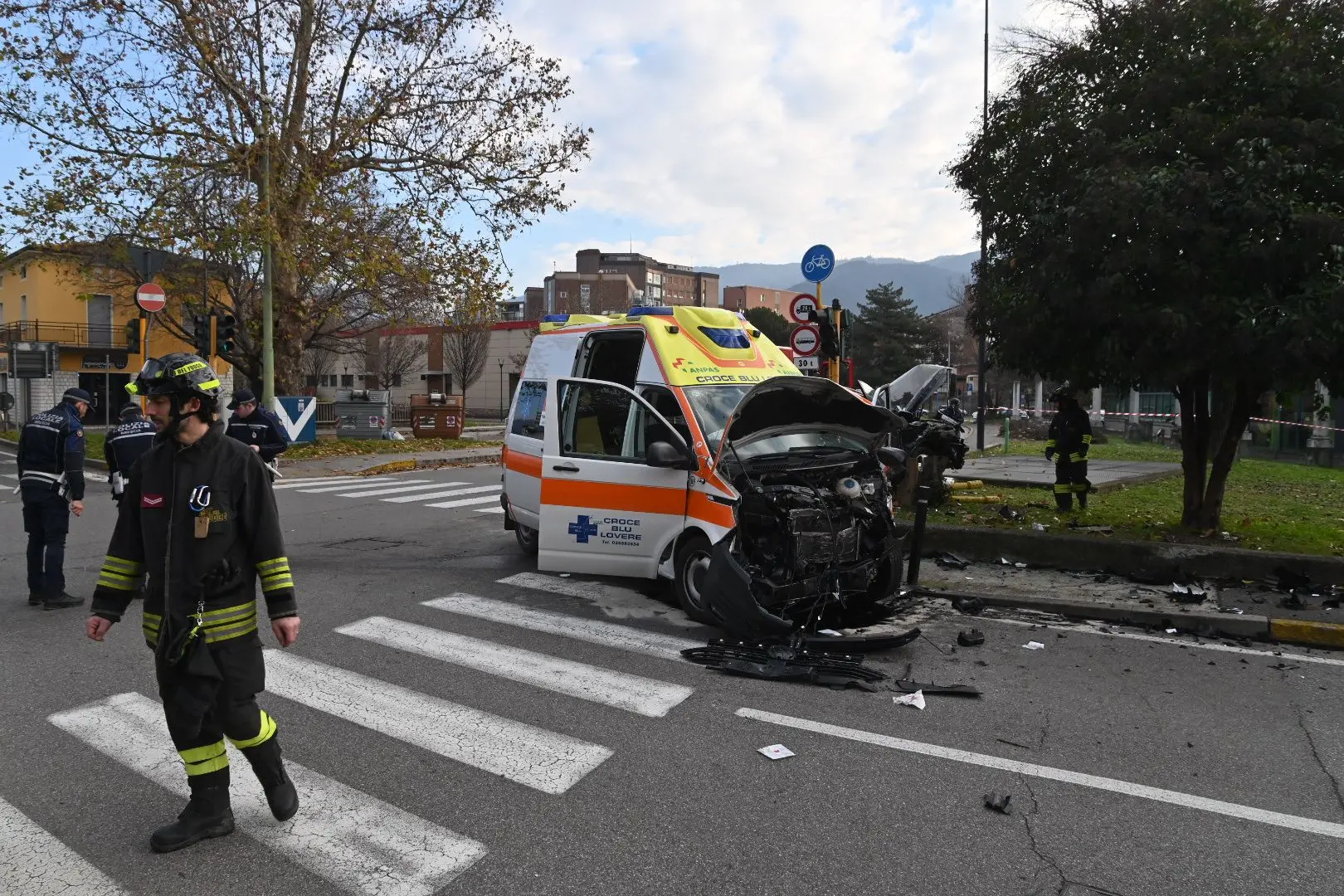 Via Oberdan, incidente tra ambulanza e automobile