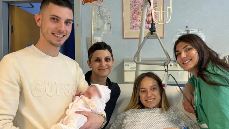 Rachele con papà Nicholas e mamma Greta