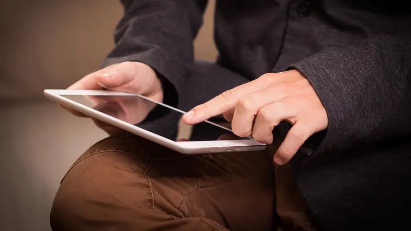 Tablet (simbolica) - © www.giornaledibrescia.it