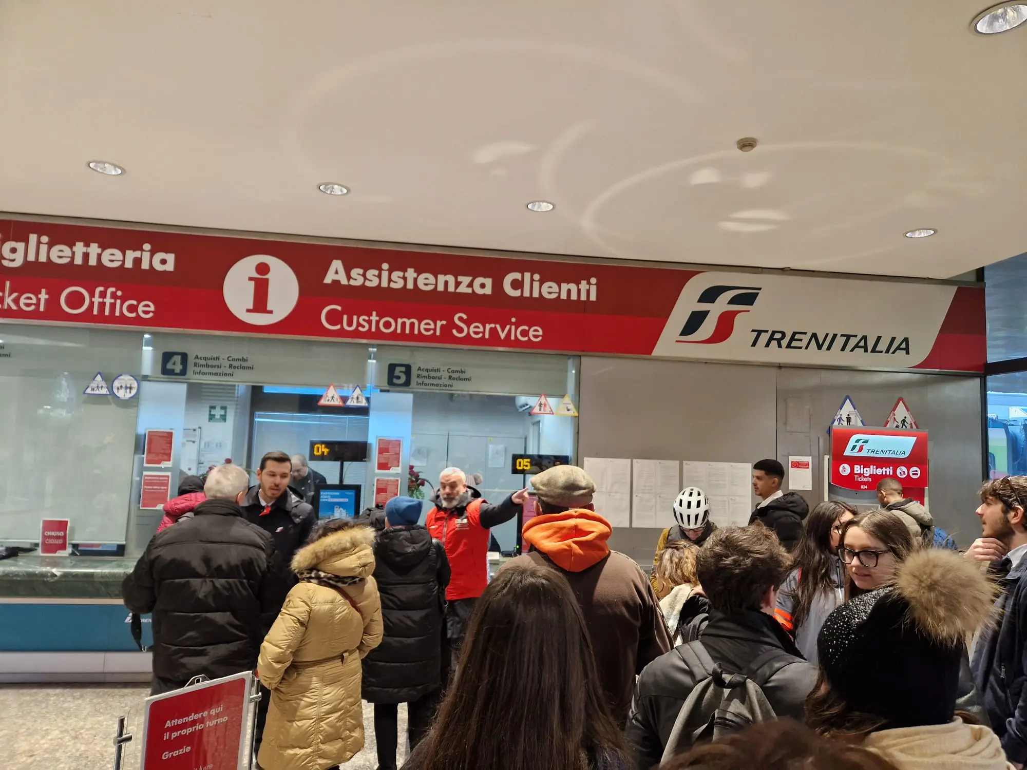 Disagi alla stazione ferroviaria di Brescia