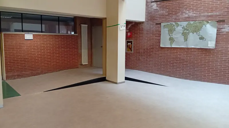 Rampe al posto dei gradini nella scuola di Lograto - © www.giornaledibrescia.it