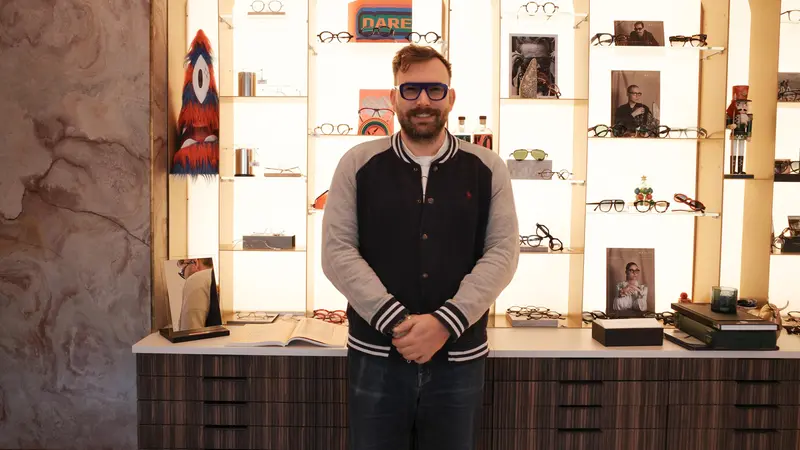 Nicolò Traina, titolare del laboratorio e boutique Astrolabio - © www.giornaledibrescia.it