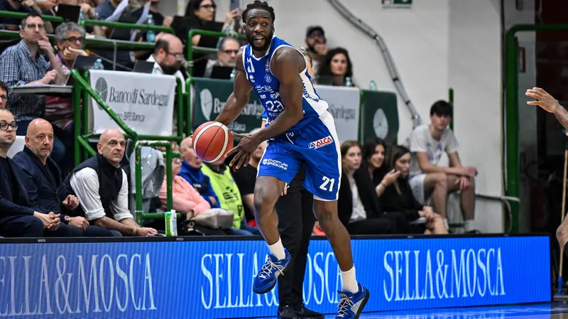 Joseph Mobio in azione a Sassari - © Ciamillo-Castoria