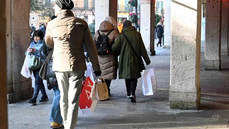 Sotto i portici di corso Zanardelli - Foto Marco Ortogni/Neg © www.giornaledibrescia.it