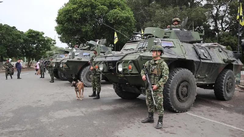 L'esercito colombiano di guardia sul ponte Simon Bolivar - Foto Ansa © www.giornaledibrescia.it