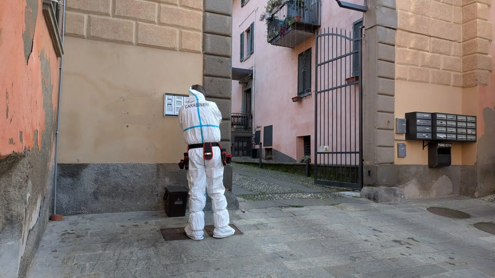La strada a Capriolo dove la donna è stata accoltellata