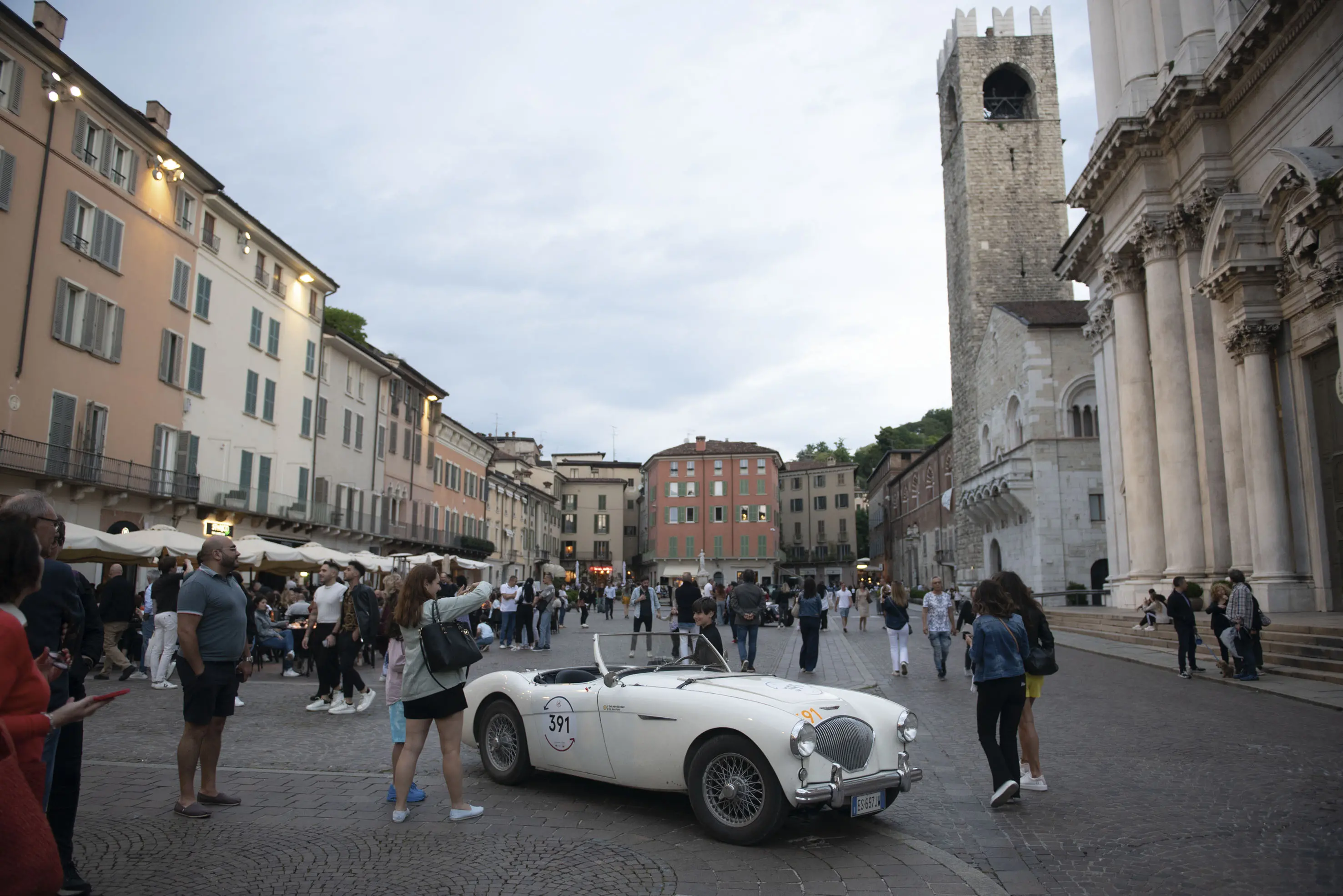 La Mille Miglia fotografata in stile Wes Anderson