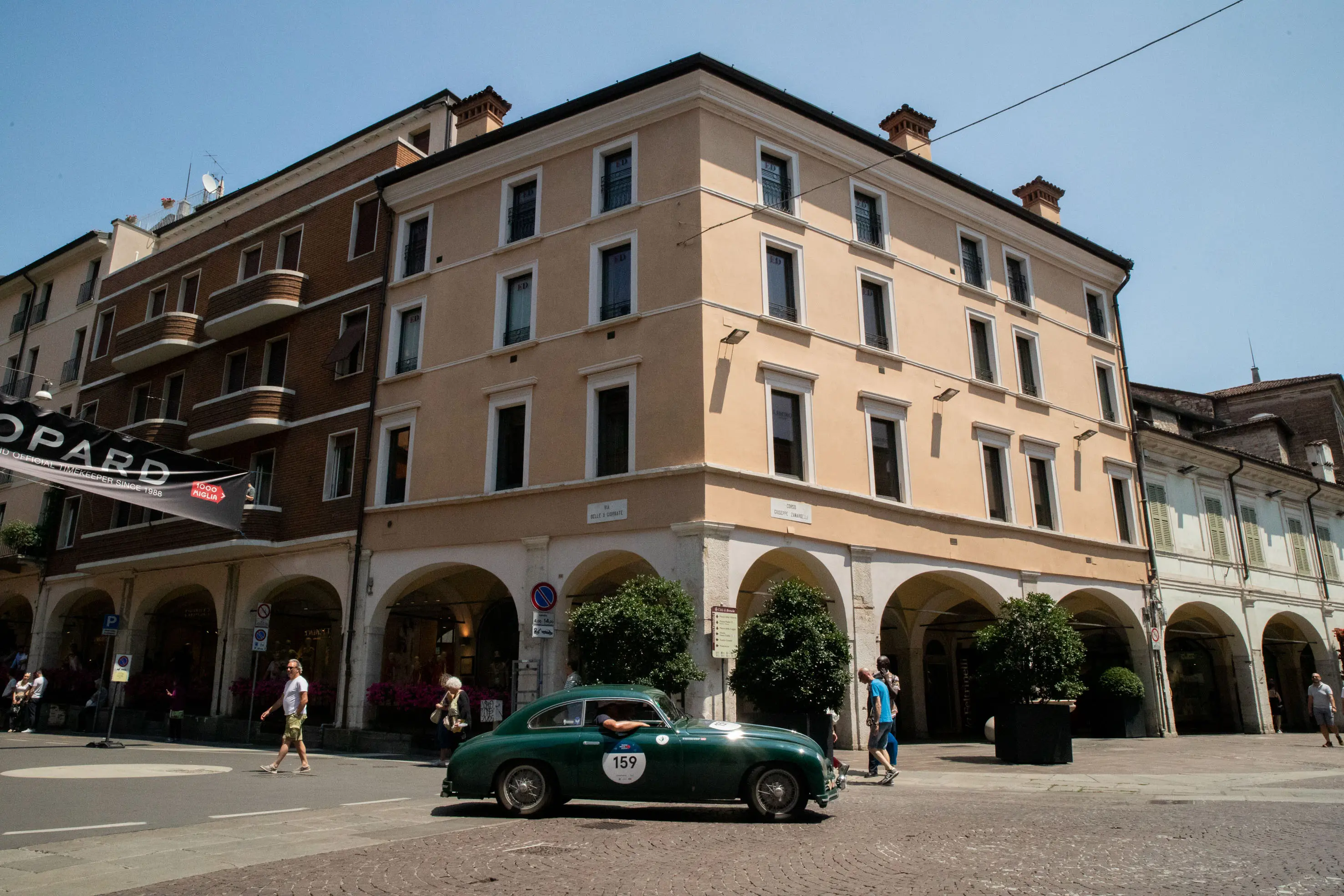 La Mille Miglia fotografata in stile Wes Anderson