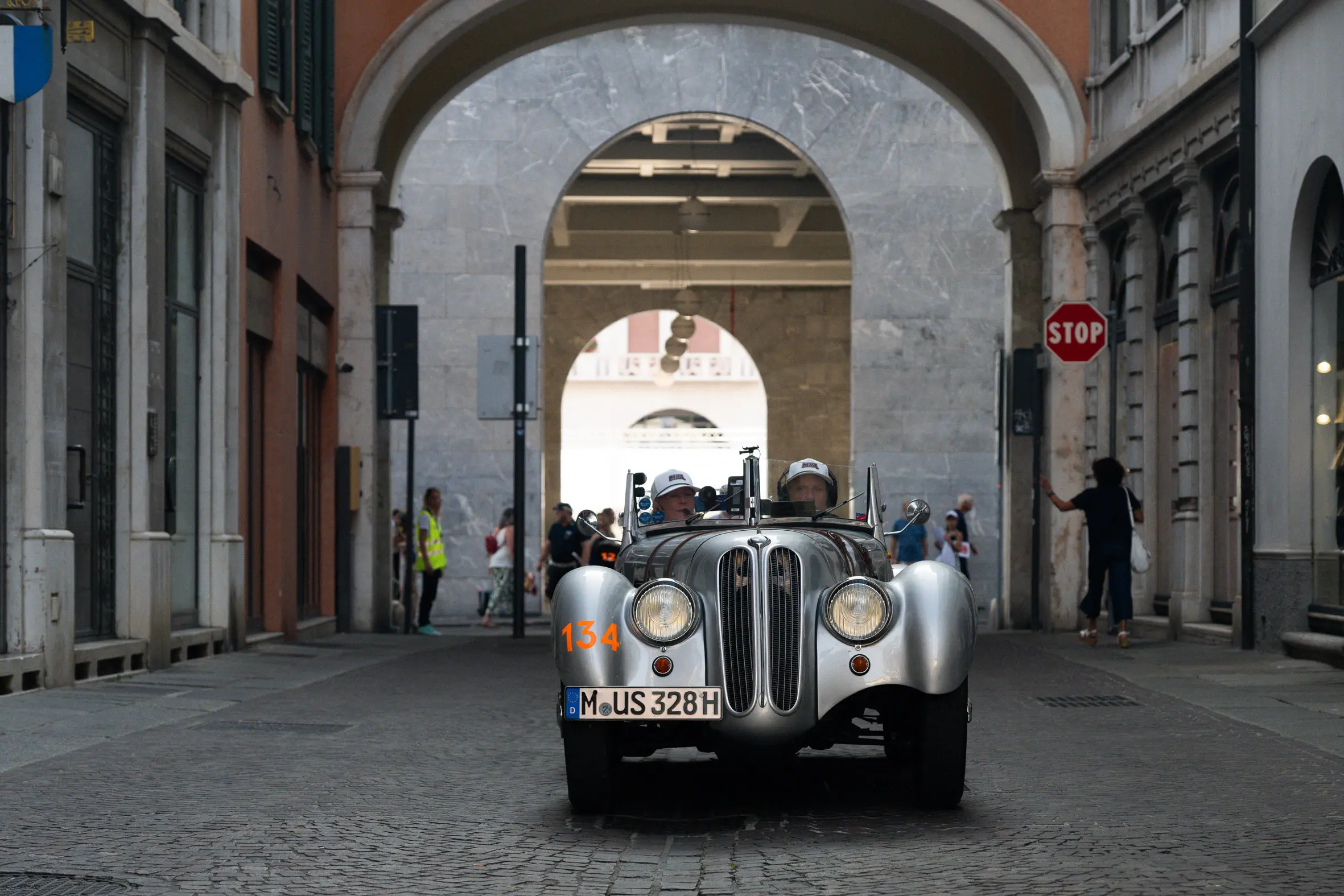 La Mille Miglia fotografata in stile Wes Anderson