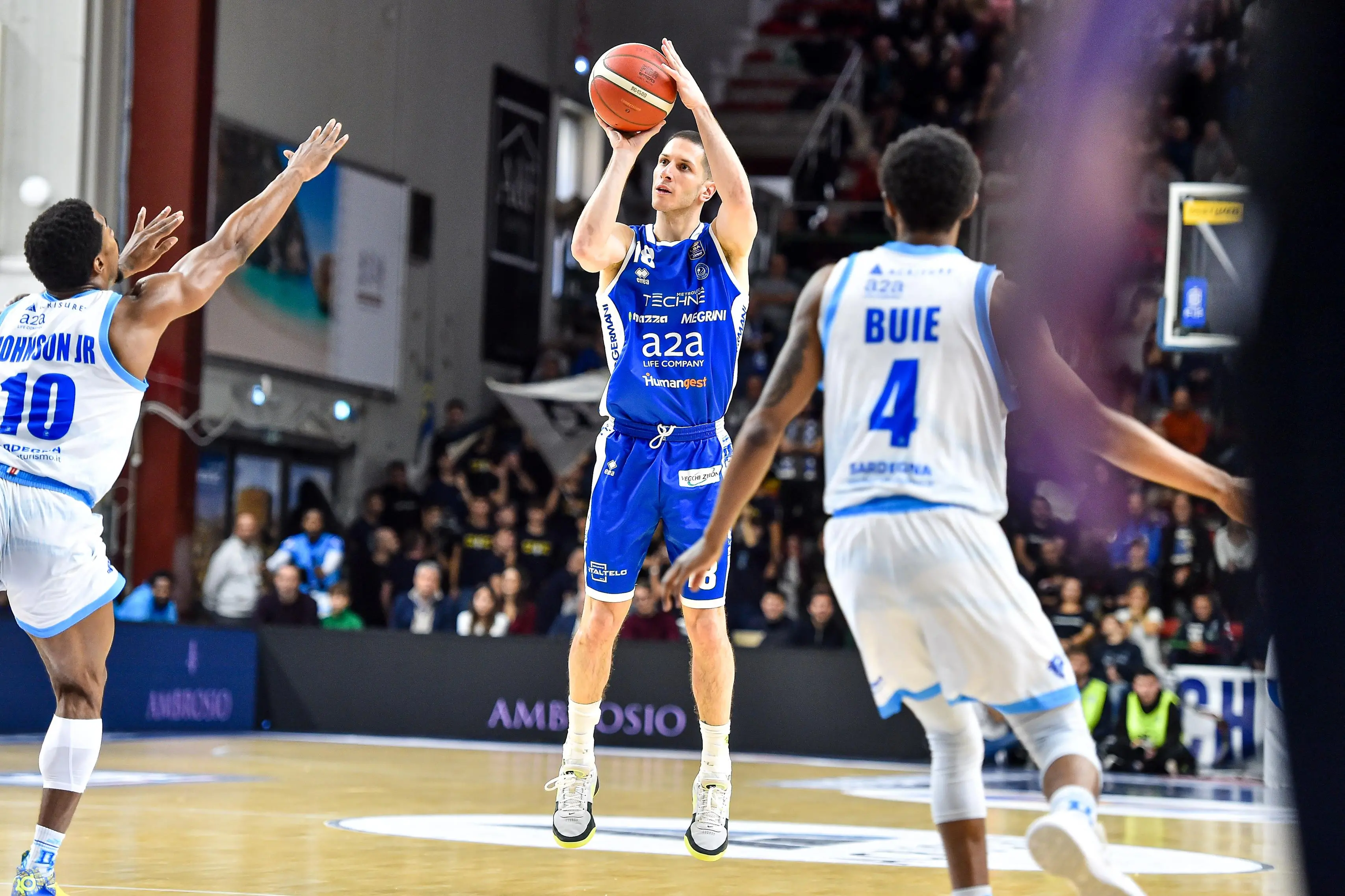 Basket, gli scatti di Sassari-Germani