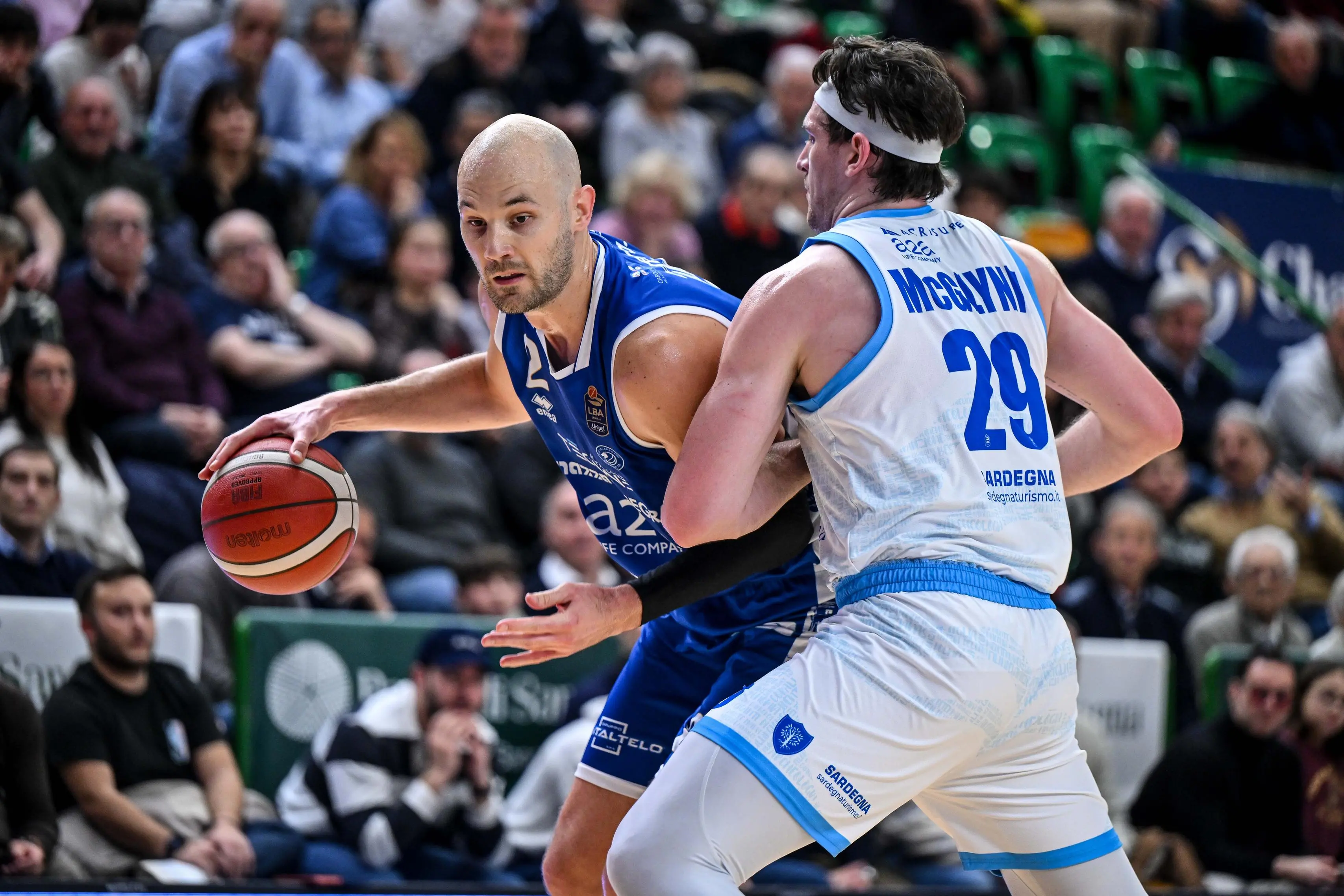Basket, gli scatti di Sassari-Germani