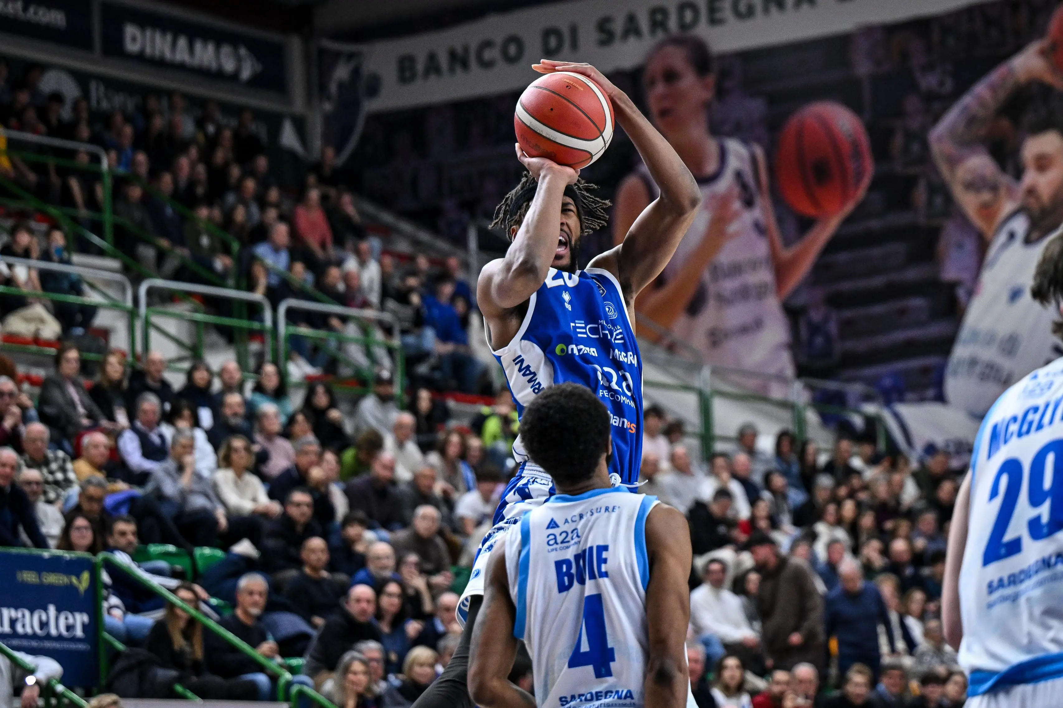 Basket, gli scatti di Sassari-Germani