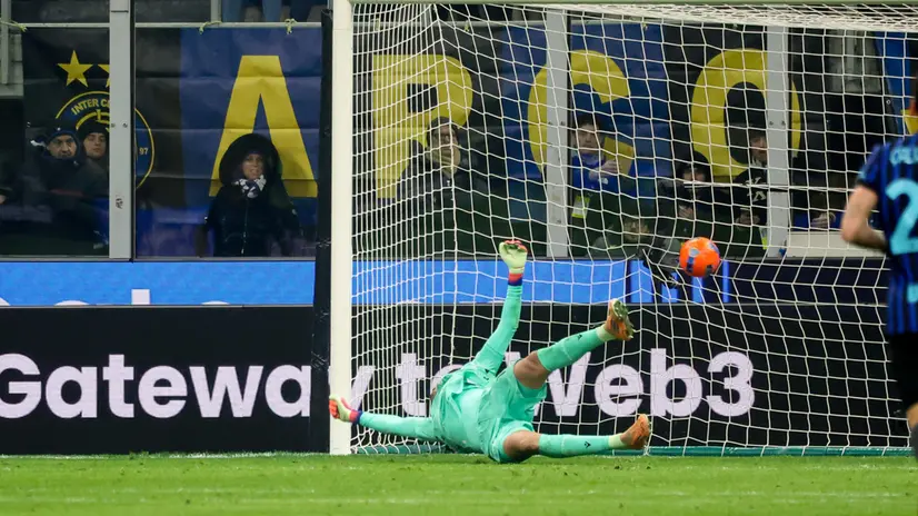 Il gol di Goas durante la partita di calcio della Serie A tra Inter e Bologna - Ansa © www.giornaledibrescia.it