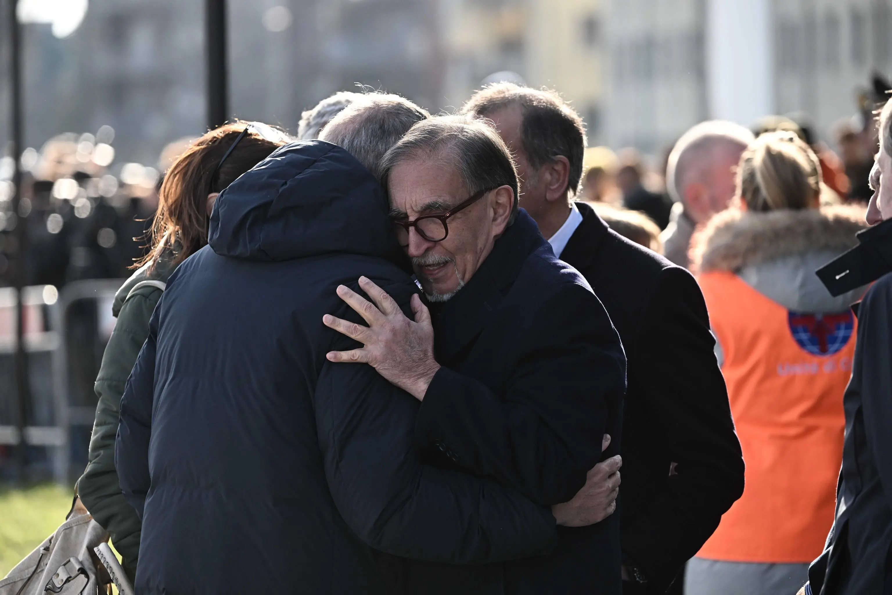 L'arrivo del volo di Stato con le 5 salme italiane