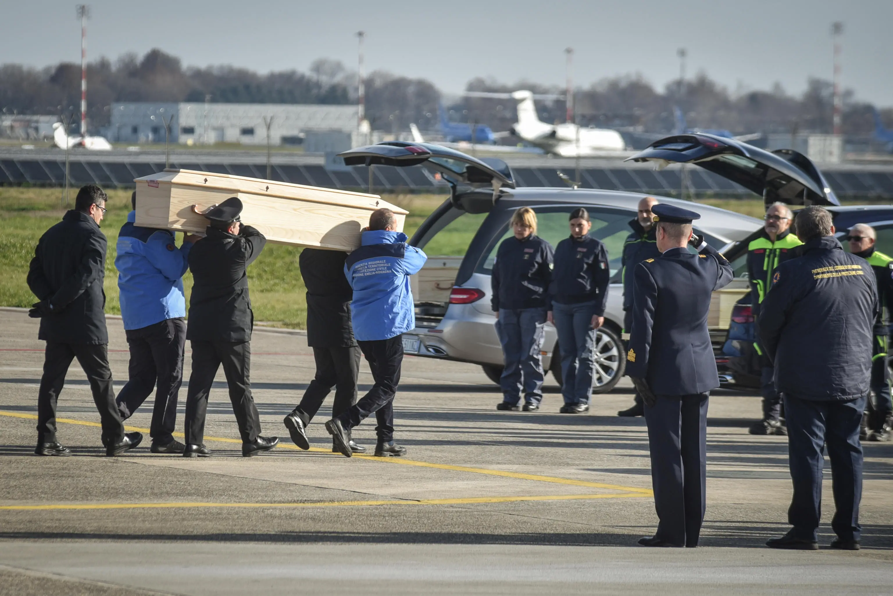 Crans-Montana, il rientro in Italia delle salme degli italiani