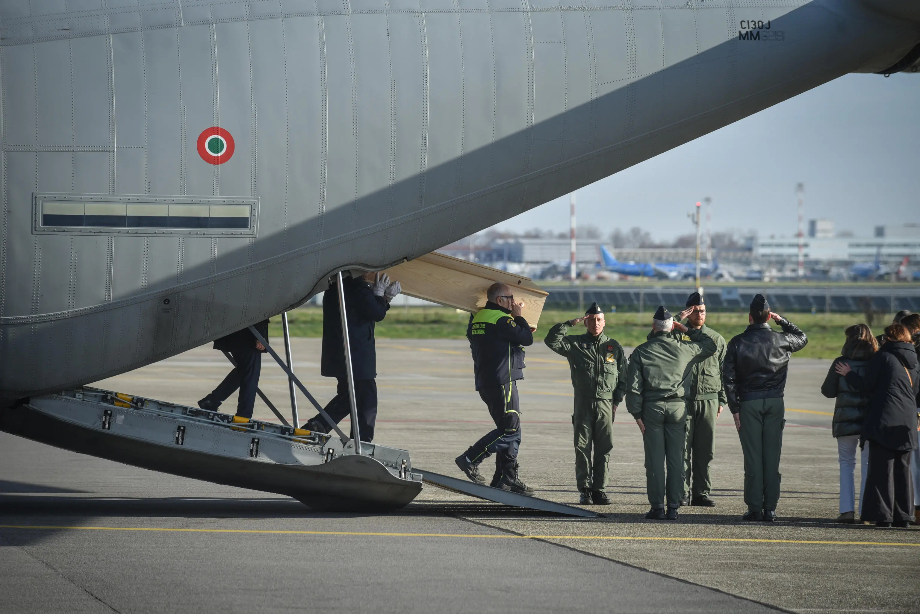 Crans-Montana, il rientro in Italia delle salme degli italiani